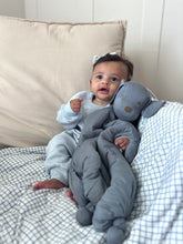 Load image into Gallery viewer, Günamüna Checkmate Dusty Blue Cloud Blanket / 1.0 TOG