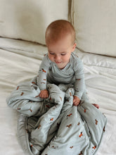 Load image into Gallery viewer, Günamüna Woof Sage Cloud Blanket / 1.0 TOG