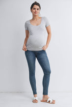 Load image into Gallery viewer, Short Sleeve Scoop Neck Maternity Knit T-Shirt
