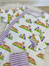 Load image into Gallery viewer, Mascot Mania in Louisiana Organic Cotton 2-Way Convertible Zipper Footie
