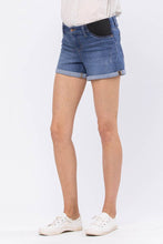 Load image into Gallery viewer, Mid-Rise Maternity Cut Off Shorts
