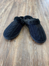 Load image into Gallery viewer, Fuzzy Closed Toe Slippers
