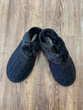 Load image into Gallery viewer, Fuzzy Closed Toe Slippers
