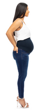 Load image into Gallery viewer, 1822 Butter Ankle Skinny- Plus Size
